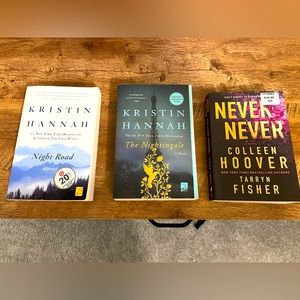 Book lot. Colleen Hoover and Kristin Hannah books